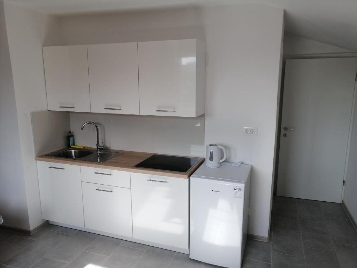 Apartments Rosemary Ljubljana & Free Parking Екстер'єр фото