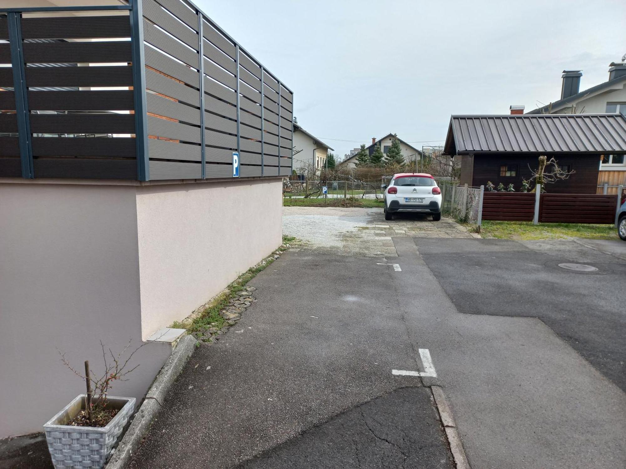 Apartments Rosemary Ljubljana & Free Parking Екстер'єр фото