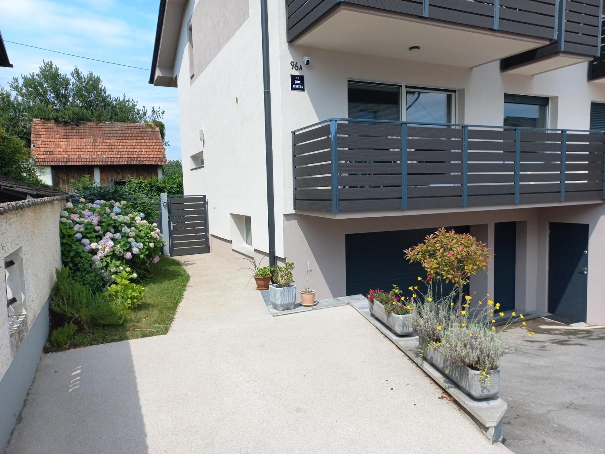 Apartments Rosemary Ljubljana & Free Parking Екстер'єр фото